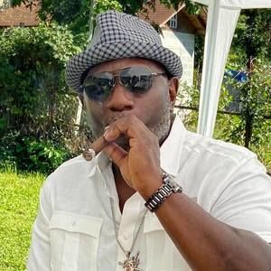 Meet your Posher, Gregory